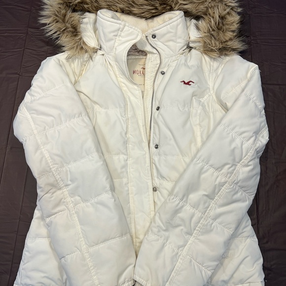 Hollister Jackets & Blazers - Hollister Women's Cream Puffer Jacket with Faux Fur Trim